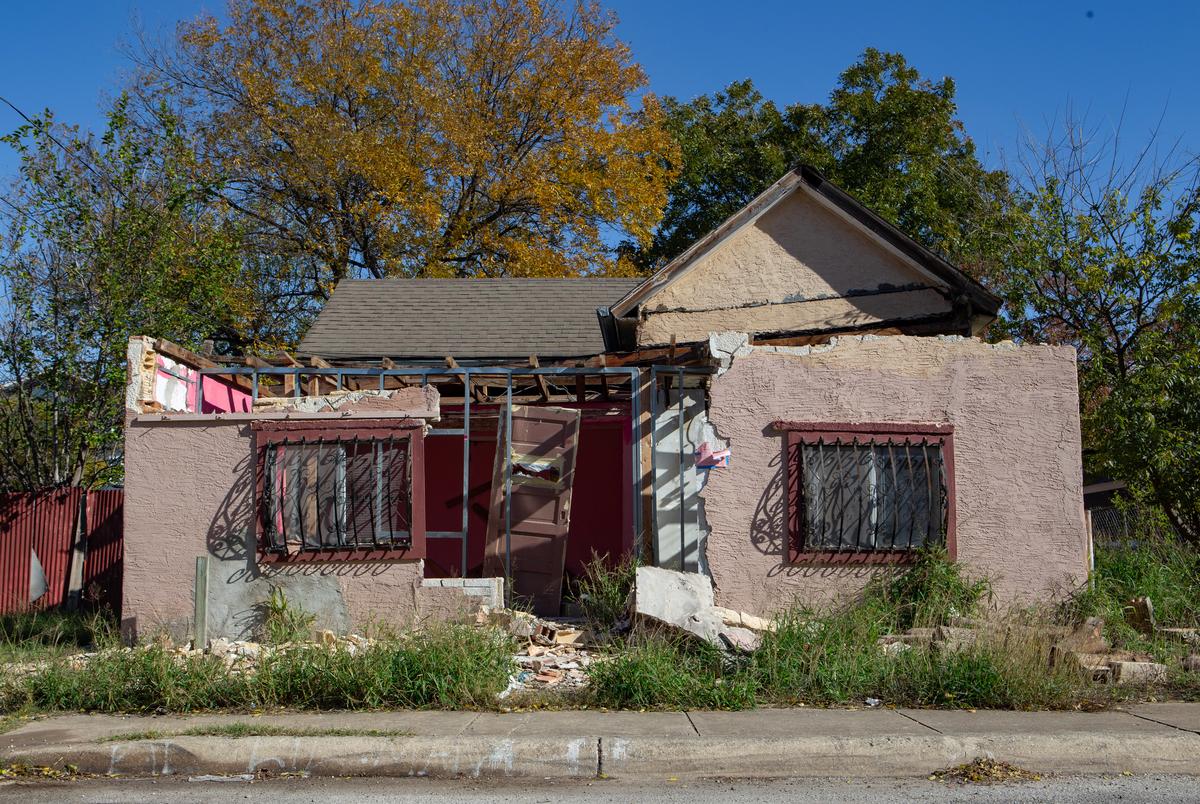 On the margins of downtown San Antonio, a maligned neighborhood